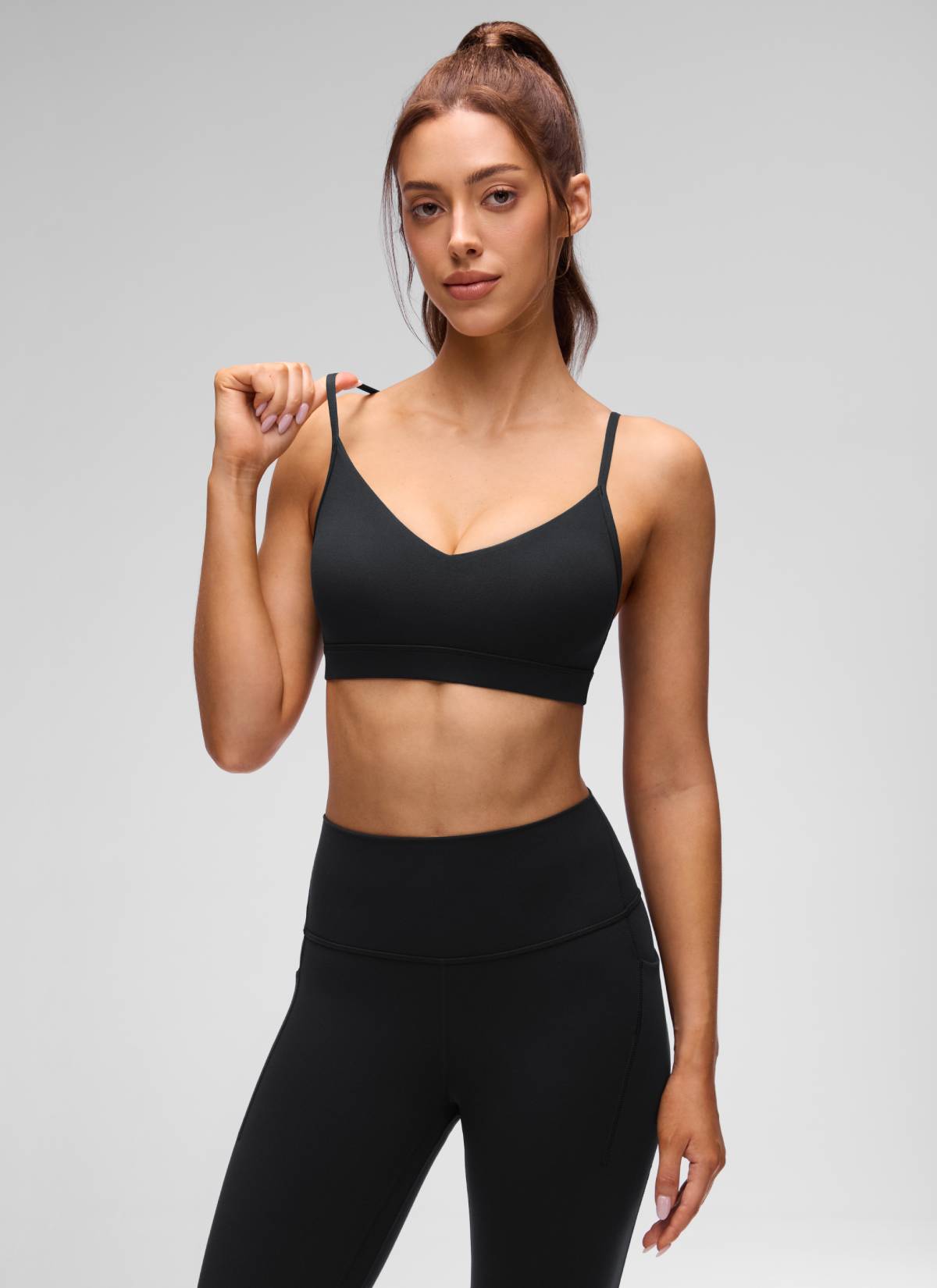 CRZ YOGAButterluxe レディース Vネックキャミソール ヨガ用パッド入りスポーツブラ ブラック