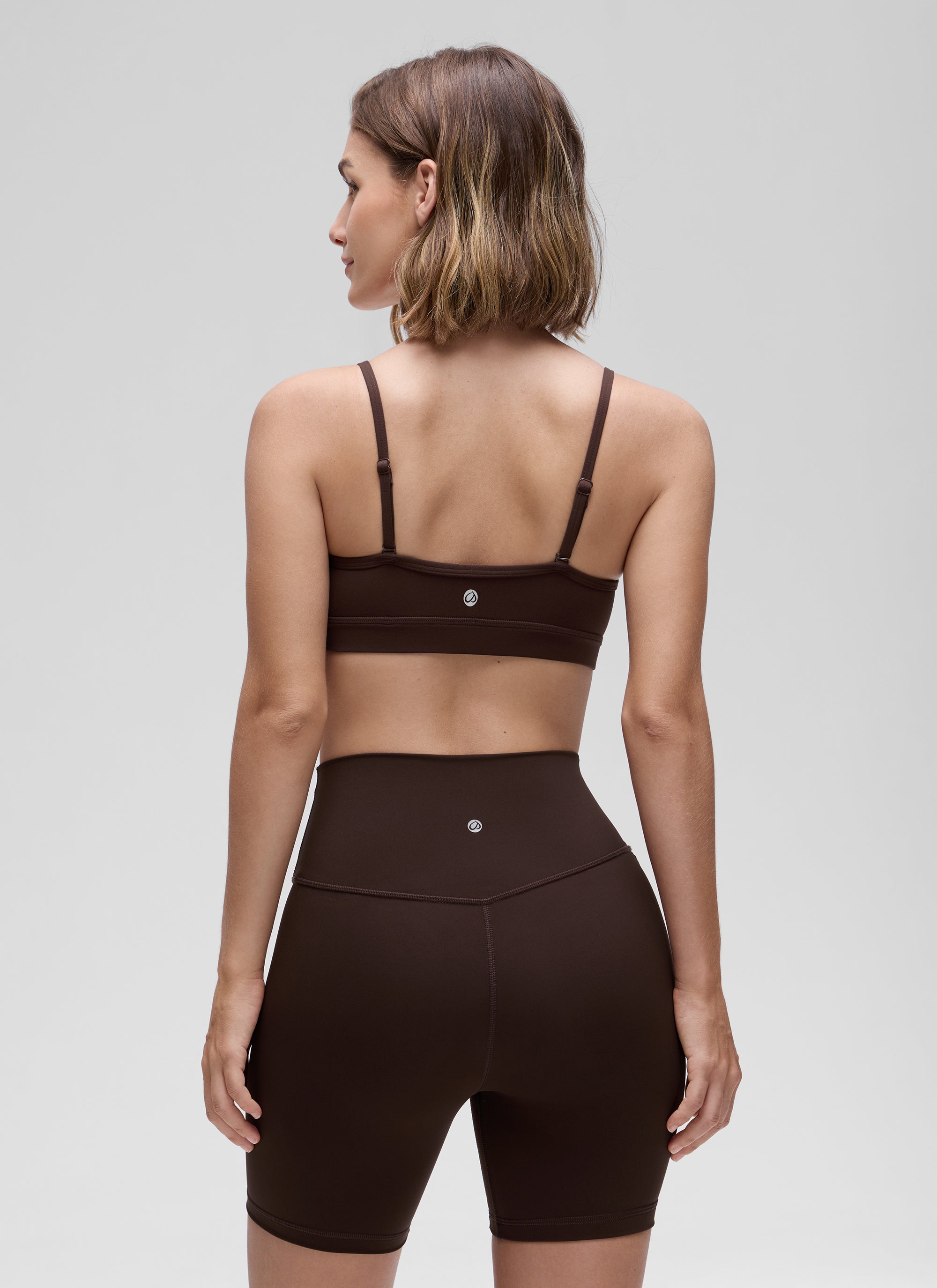 CRZ YOGAButterluxe レディース Vネックキャミソール ヨガ用パッド入りスポーツブラ ホットファッジブラウン