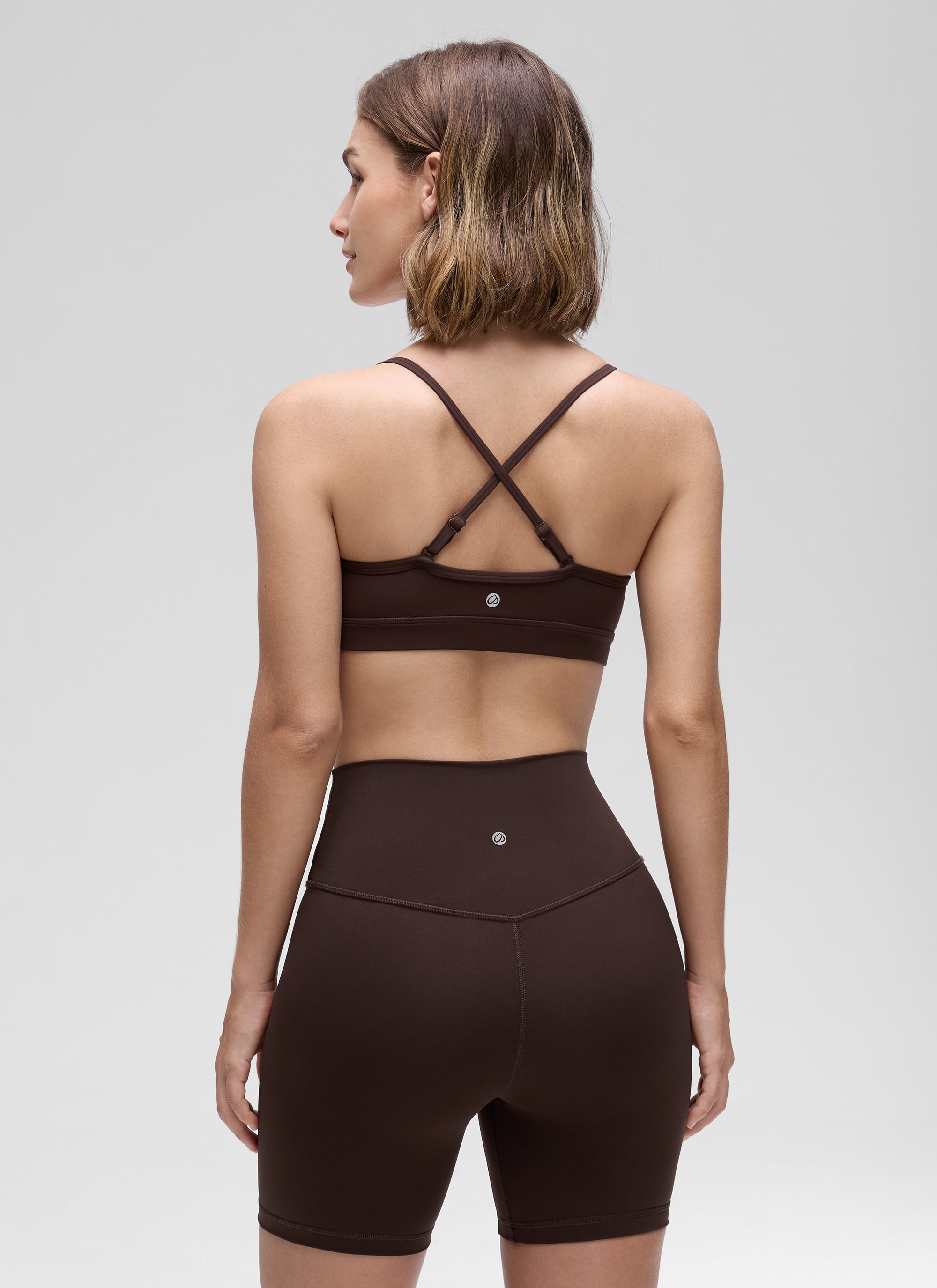 CRZ YOGAButterluxe レディース Vネックキャミソール ヨガ用パッド入りスポーツブラ ホットファッジブラウン