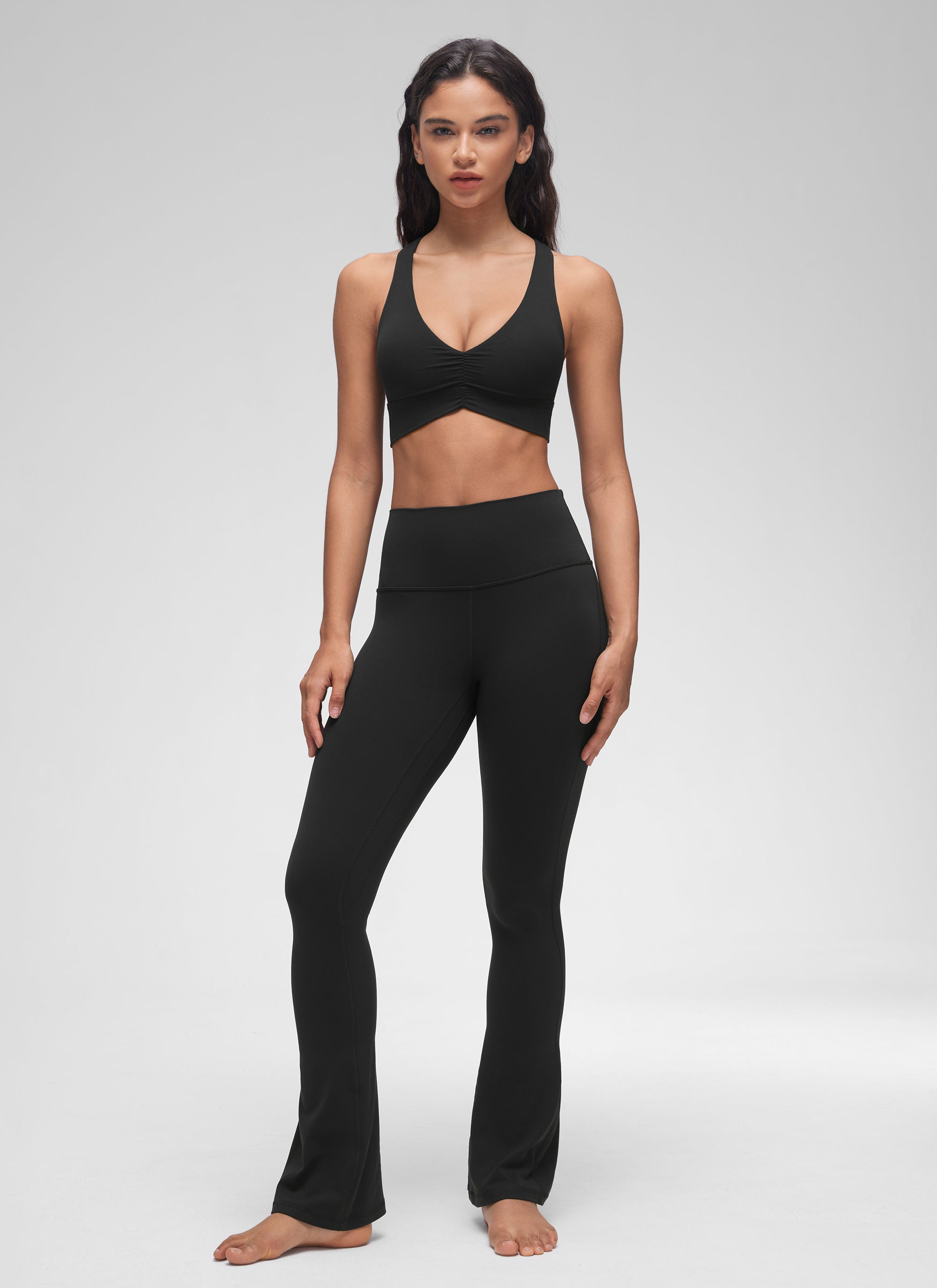 CRZ YOGA レディース ライトサポートButterluxe ヨガブラ シャーリング入り Vネック ブラック
