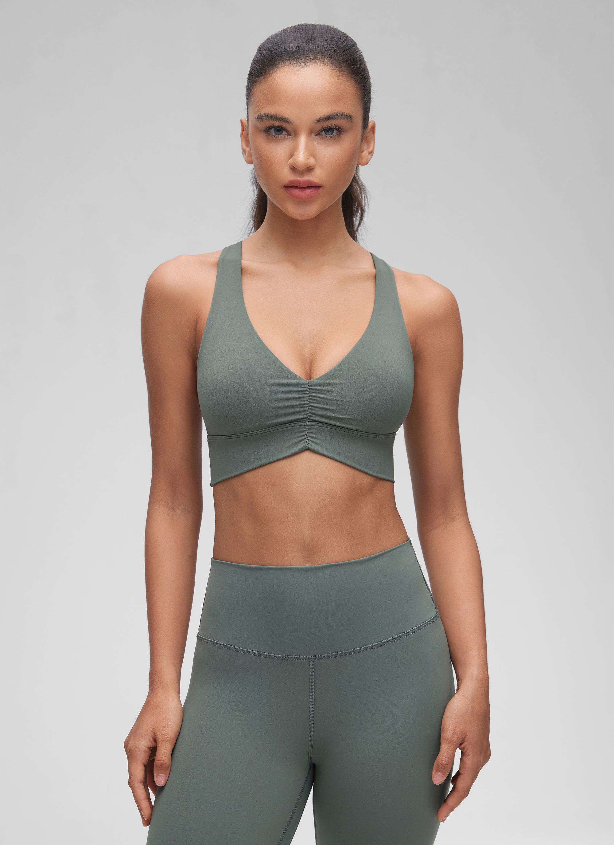 CRZ YOGA レディース ライトサポートButterluxe ヨガブラ シャーリング入りVネック グレーセージ