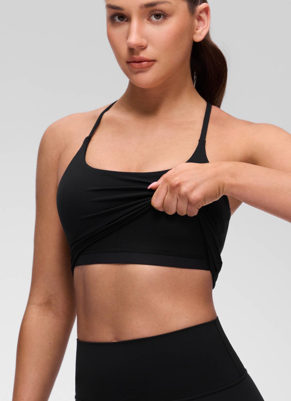 CRZ YOGA レディース Butterluxe Uネック ツイストクロスバック ブラパッド付きタンクトップ ブラック