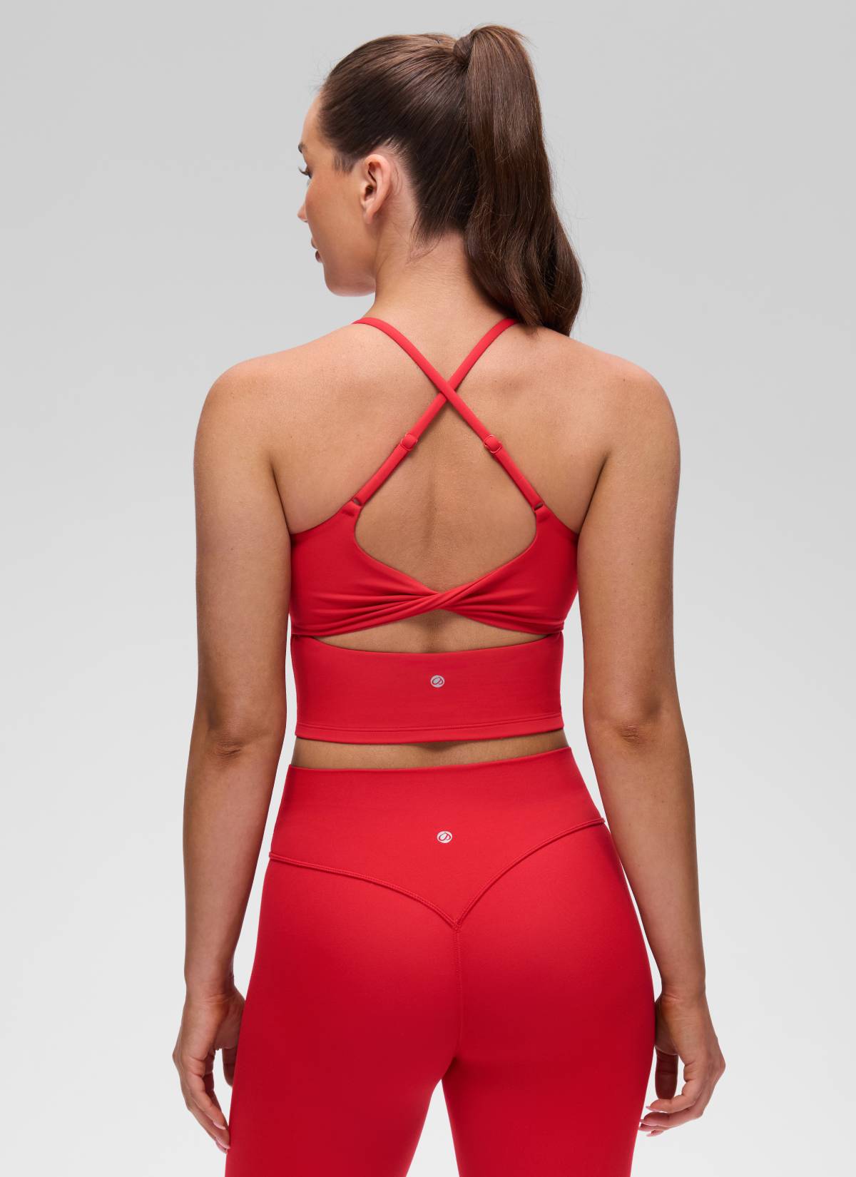 CRZ YOGA レディース Butterluxe Uネック ツイストクロスバック ブラパッド付きタンクトップ オーロラレッド