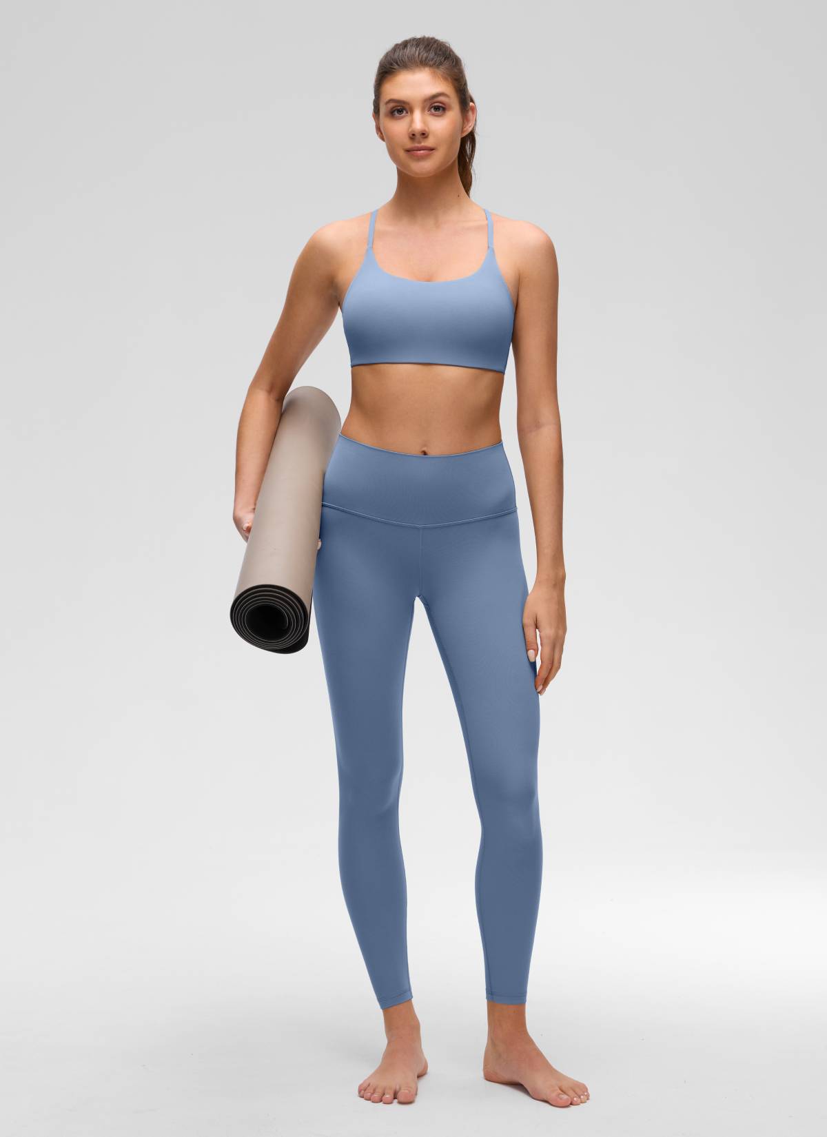 CRZ YOGA レディース「Butterluxe 」ヨガ用スクープネック・ツイストクロスバック・スポーツブラ ウォッシュドデニム