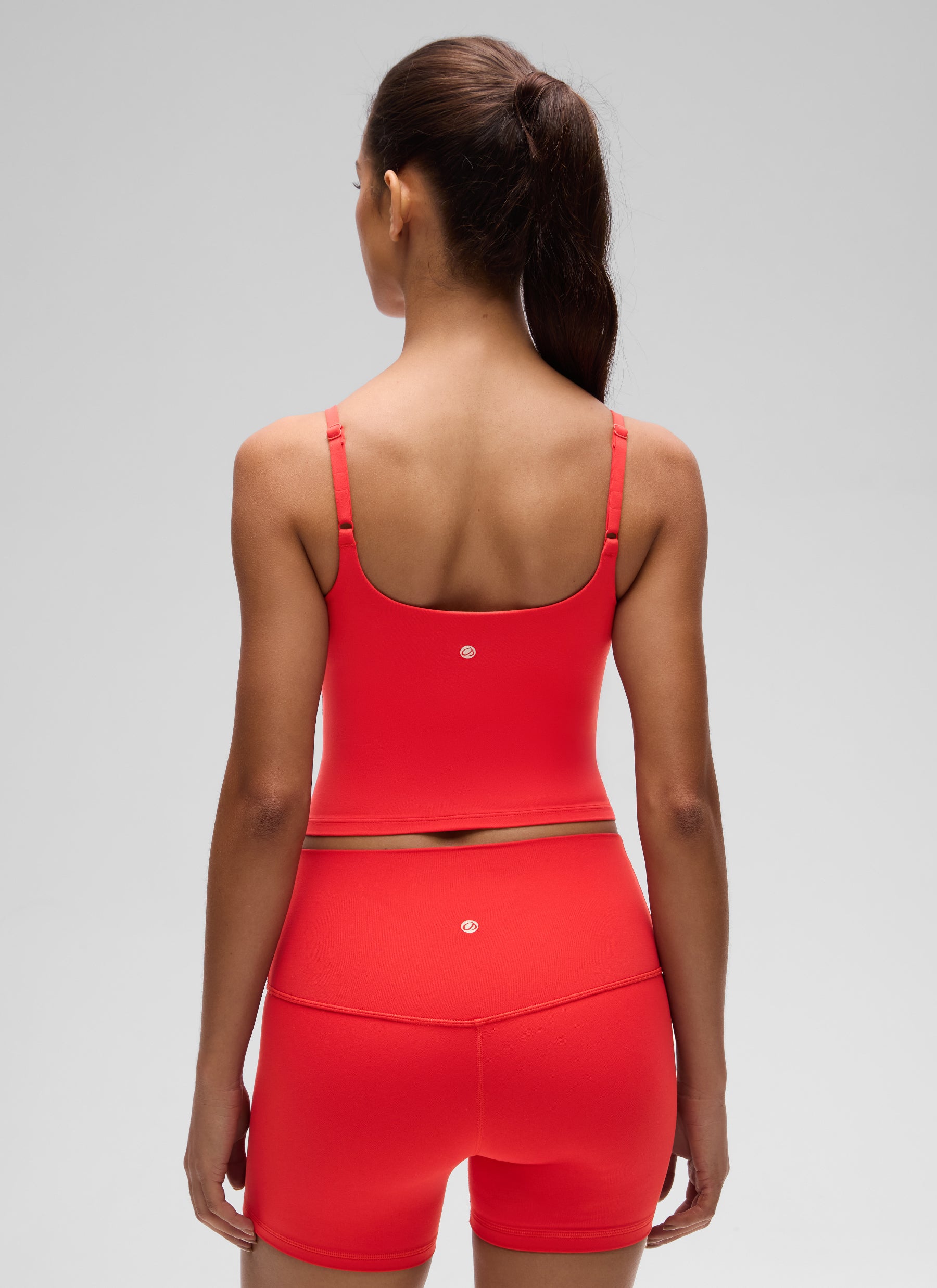 CRZ YOGA レディース Butterluxe ヨガ ギャザー Vネック Uバック クロップ パッド入りタンク ディープレッド