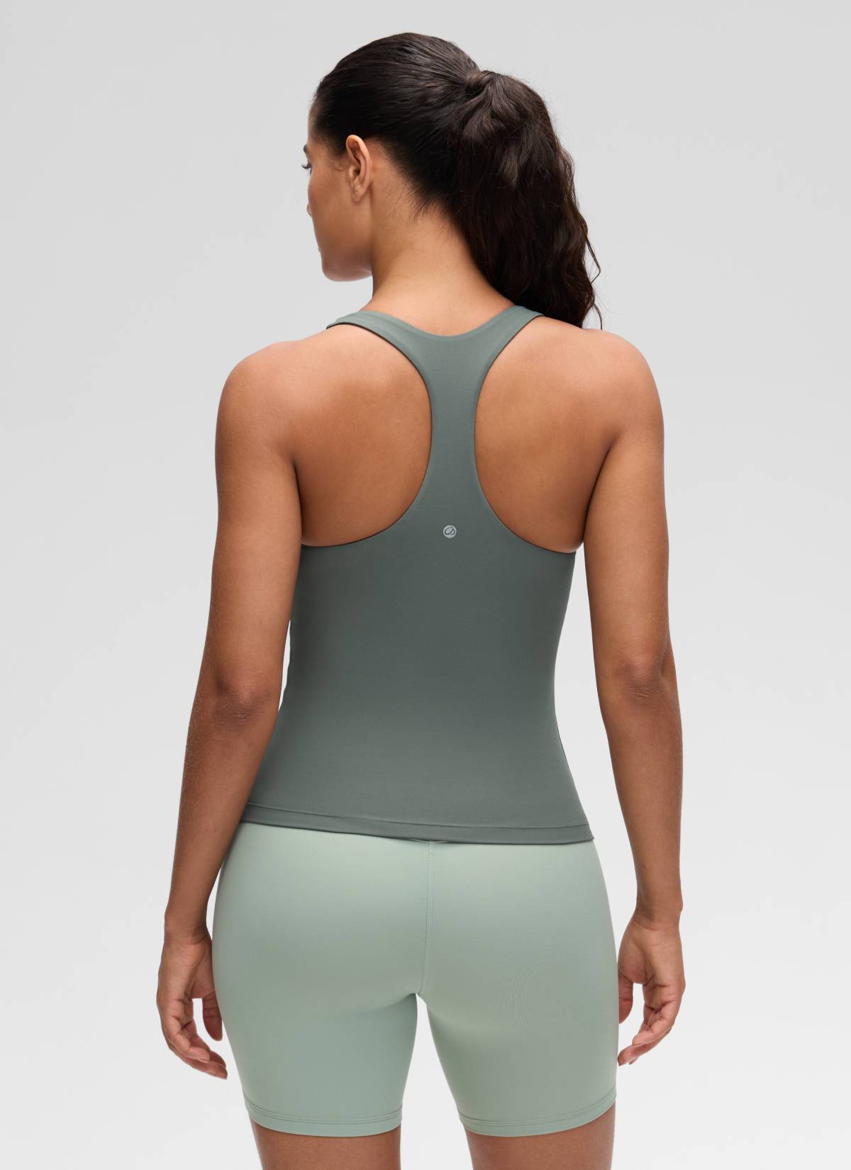 CRZ YOGA レディース ヨガ タイトフィット トップスButterluxe ブラ付きタンクトップ グレー・セージ